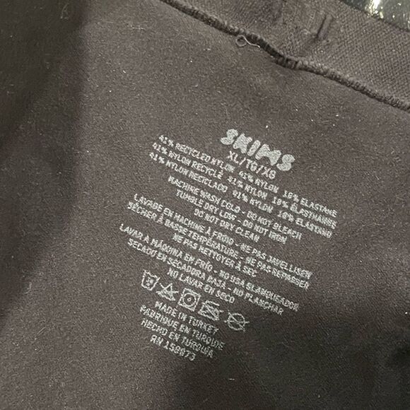 NWOT Skims Seamless Sculpt Mid Waist Thong Brief Shapewear Stretch Black Size XL - Picture 2 of 3